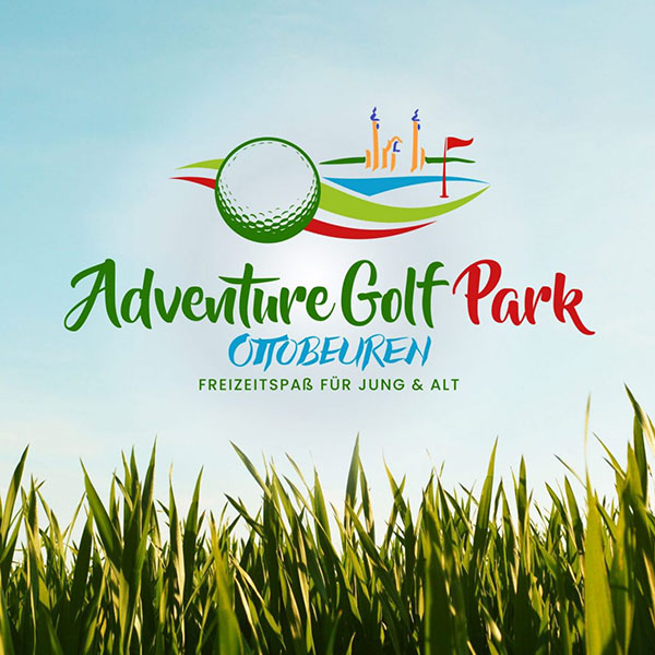 Logo von Adventur Gold Park über einer illustrierten Wiese.